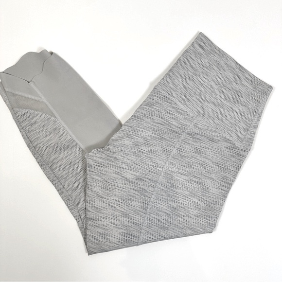 Lululemon Fast Free Crop Leggings Size 12 Gray Scallop - Picture 4 of 13